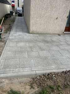 Photo de galerie - Terrasse plus une allée