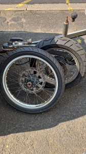 Photo de galerie - Montage de pneu moto 