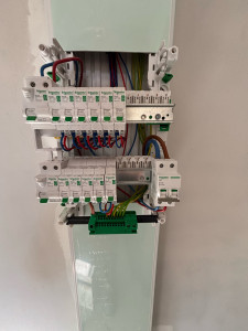 Photo de galerie - Déplacement d’un tableau électrique dans une autre pièce