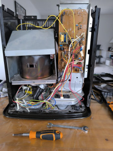 Photo de galerie - Réparation du poêle à pétrole électrique 