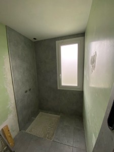 Photo de galerie - Pose de panneaux sur mur pour création d’une douche davantage pas de Jantes carrelage