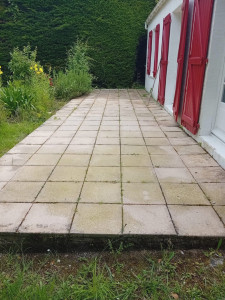 Photo de galerie - Avant de nettoyer le dallage