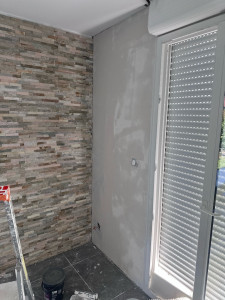 Photo de galerie - Démolition d’un pan de mur en carrelage et mise en place de placo (enduit + finition)