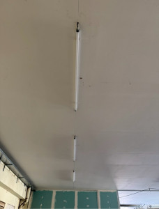 Photo de galerie - Installation de luminaires étanche led avec du câble 3g1,5mm2 depuis les combles. 