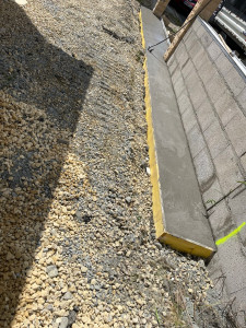 Photo de galerie - Création chape pour seuil a portail coulissant 