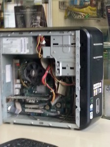 Photo de galerie - Pc Serveur changement d'un disque dur mort  sur les 2 et de remettre le clonage sur un autre disque dur existant qui marche