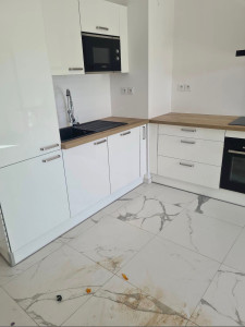 Photo de galerie - Pose de cuisine équipée sur mesure voir sur le site Kinza rénovation 74