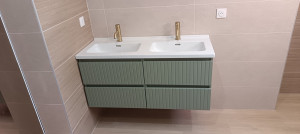 Photo de galerie - Installation de mobilier salle de 
 bain 