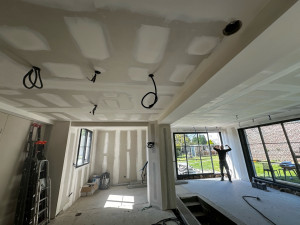 Photo de galerie - Agrandissement pour cuisine, placo, isolation, bandes, pose des menuiseries 