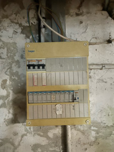 Photo de galerie - Dépose ancien tableau 