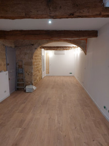 Photo de galerie - Réamenagement d un garage en bureaux(4) 
 
-pose de placo mur et plafond 
- pose de parquet 
- peinture et finitions 
