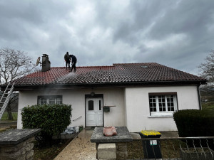 Photo de galerie - Nettoyage de toiture, entretien de toiture, changement de gouttière, nettoyage de gouttière