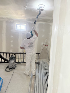Photo de galerie - Ponçage d’enduit avant peinture