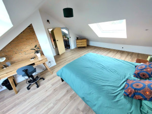 Photo de galerie - Chambre aménagée dans des combles 