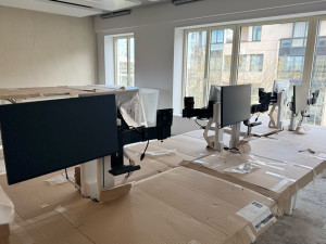 Photo de galerie - Installation de télé sur les tables