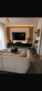 Photo de galerie - Montage panneau mur et meubl de tv fixé sur mur