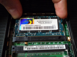 Photo de galerie - Installation de barrette mémoire PC portable