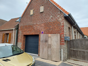 Photo de galerie - Création d’une ouverture de porte de garage et porte de service et création d’un seuil en béton 