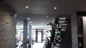 Photo de galerie - Pose de spot extra plat dans magasin de velo bmc