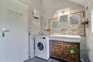 Photo de galerie - Création totale d'une sdb, de cloisons, pose carrelage, électricité et plomberie.