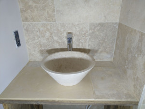 Photo de galerie - Pose de carrelage sur mur et plan de travail
pose de vasque et sa robinetterie.
