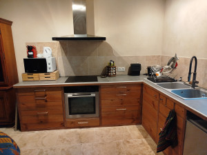 Photo de galerie - Photo de la cuisine après la prestation de tri , rangement, organisation, ménage et évacuation des déchets.