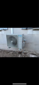 Photo de galerie - Installation / test sous pression azote hydrogène / mise en service climatisation Daikin 3,5 kw 