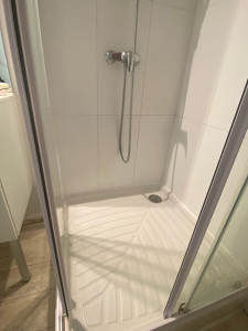 Photo de galerie - Installation receveur et porte douche 