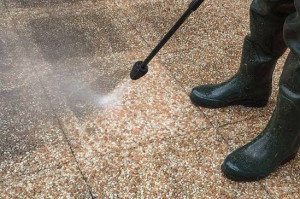 Photo de galerie - Entretien une allée, pour retrouver la couleur d’origine