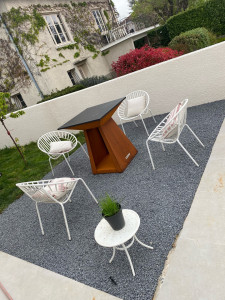 Photo de galerie - Espaces de propreté avec petit salon autour du brasero/ table 