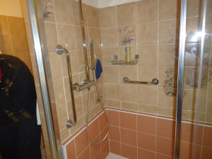 Photo de galerie - Passer d une baignoire a un bac a douche extra plat et parroi de douche accessoirestous travaux fournitures incluses executès par moi