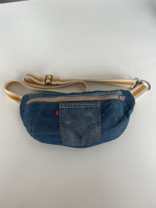 Photo de galerie - Banane en jeans 