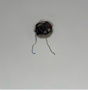Photo de galerie - Avant la pose d’un ventilateur lumineux 