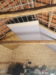 Photo de galerie - Plafond d'isolation phonique 2 couches à 5,40 m de hauteur 
