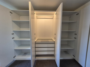 Photo de galerie - Grand dressing, 3m/2m. 4h de montage.