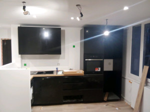 Photo de galerie - Montage d'une cuisine 