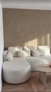 Photo de galerie - Mur en enduit décoratif réalisé avec soin : texture élégante et finitions soignées pour un rendu unique et moderne.