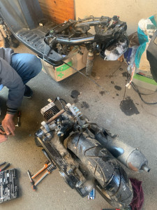 Photo de galerie - Réparation d’un scooter 