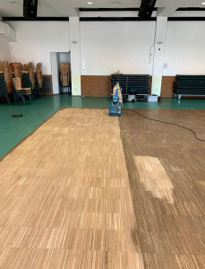 Photo de galerie - Ponçage de parquet dans une salle de sport 