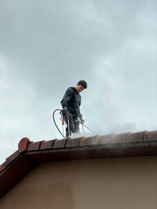 Photo de galerie - Nettoyage plus traitement de toiture 