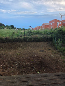 Photo de galerie - Debroussaillage complet avant pose de gazon synthétique.