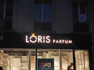 Photo de galerie - Pose enseigne lumineuse sur mesure 