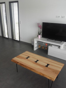 Photo de galerie - Table de salon en frêne massif avec insertion  ?    comme demandé. Pieds fourni par le client. 