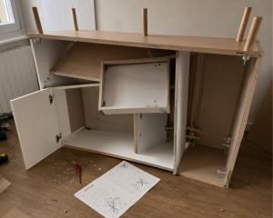Photo de galerie - Je sais aussi très bien monter des meubles ?