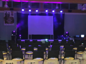 Photo de galerie - Sonorisation et mise en lumière de meeting 