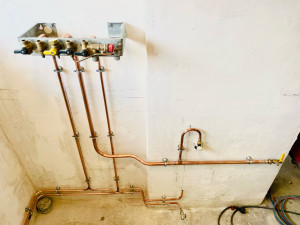 Photo de galerie - Travail du cuivre sur dosseret de chaudière murale gaz (réalisé en atelier à l’AFPA)