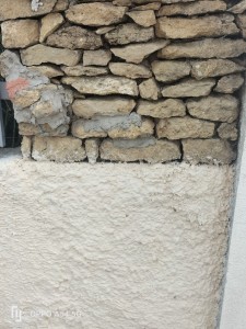 Photo de galerie - Mur en pierres sèches ou motier