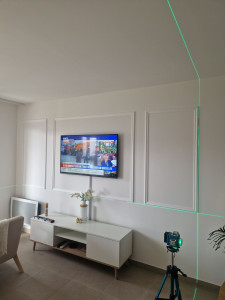 Photo de galerie - Installation TV sur le mur + décoration 