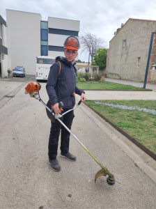 Photo de galerie - Journée débroussaillage au LPA Claude Simon