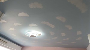 Photo de galerie - La fin de mon projet personnel, la chambre de ma fille avec le plafonnier led en nuage.